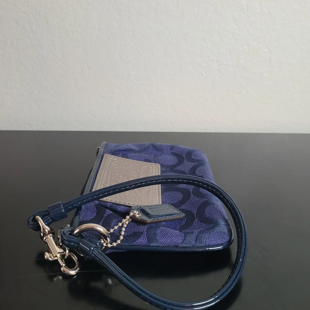 Coach Poppy Wristlet - Picture 9 of 10
